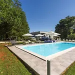 Cetri Hrasta Daire Pićan