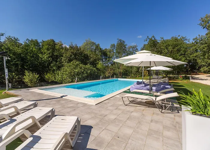 Cetri Hrasta * Pićan