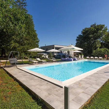 Cetri Hrasta Apartment Pićan
