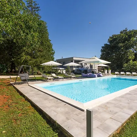 Cetri Hrasta Apartment Pićan